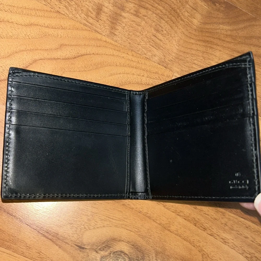 Authentic Gucci Dorian Signature Embossed Leather Bifold Wallet